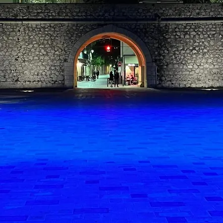 Duplex Old Town - New ! 아파트